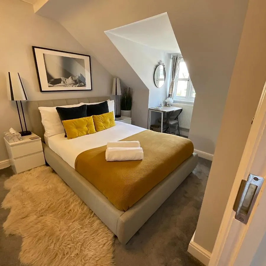 Homestay Home Away From Home London