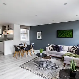 Borough Market 2-bed London