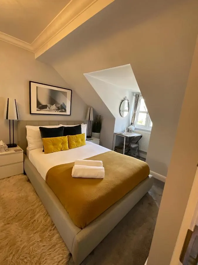 Home Away From Home London 0*,